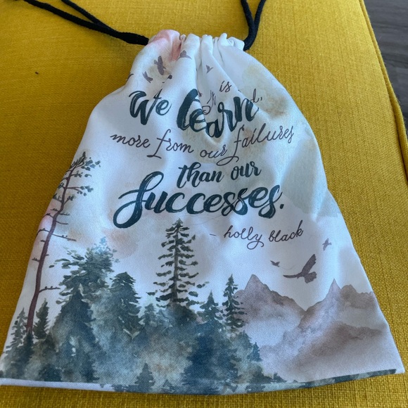 Bookish drawstring Bag - Picture 3 of 3